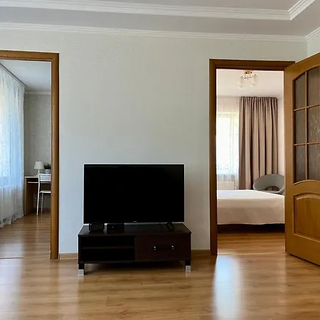 Center Two Bedroom Διαμέρισμα *
